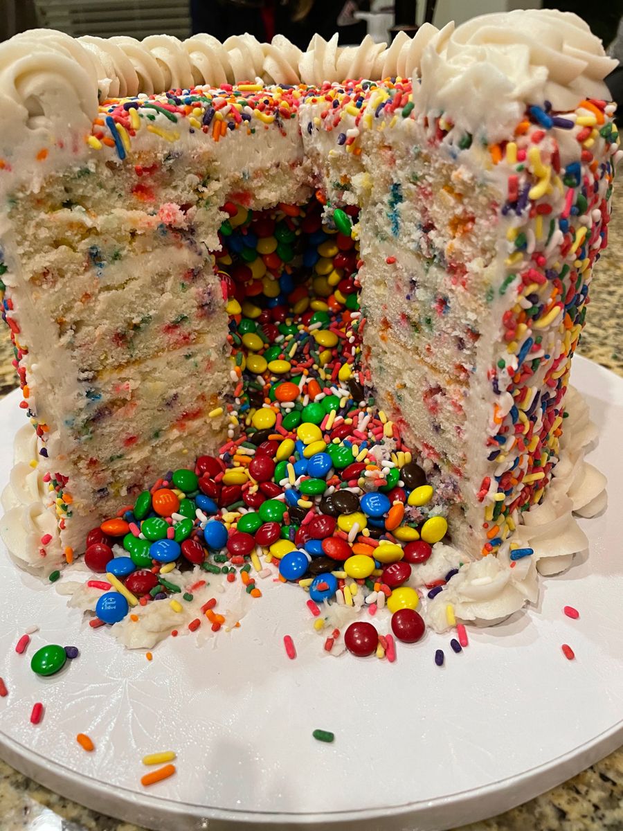 Dot cake trend aesthetic birthday cake