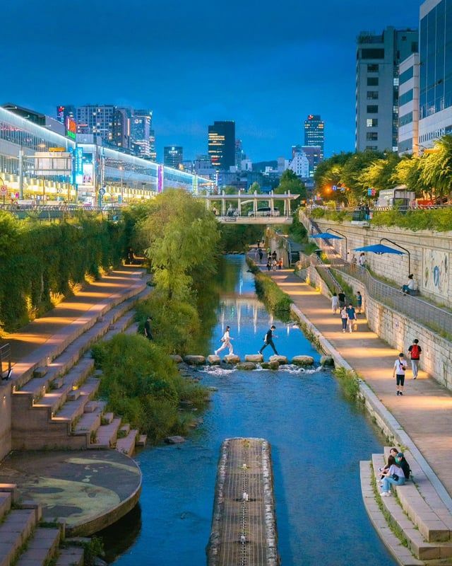 14. Cheonggyecheon Stream photo 1