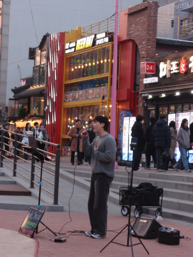 16. Hongdae Street Performances photo 1