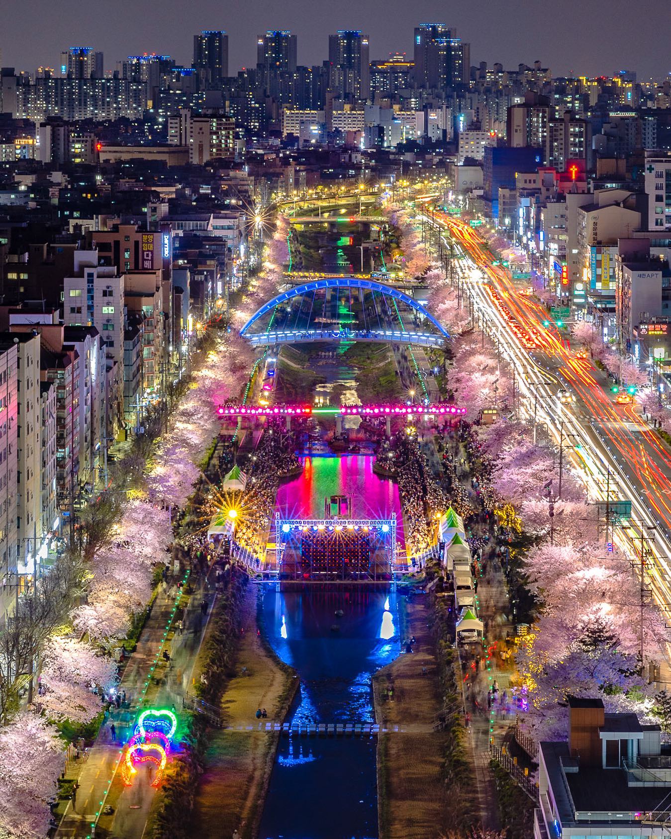 7. Cheonggyecheon Stream photo 2