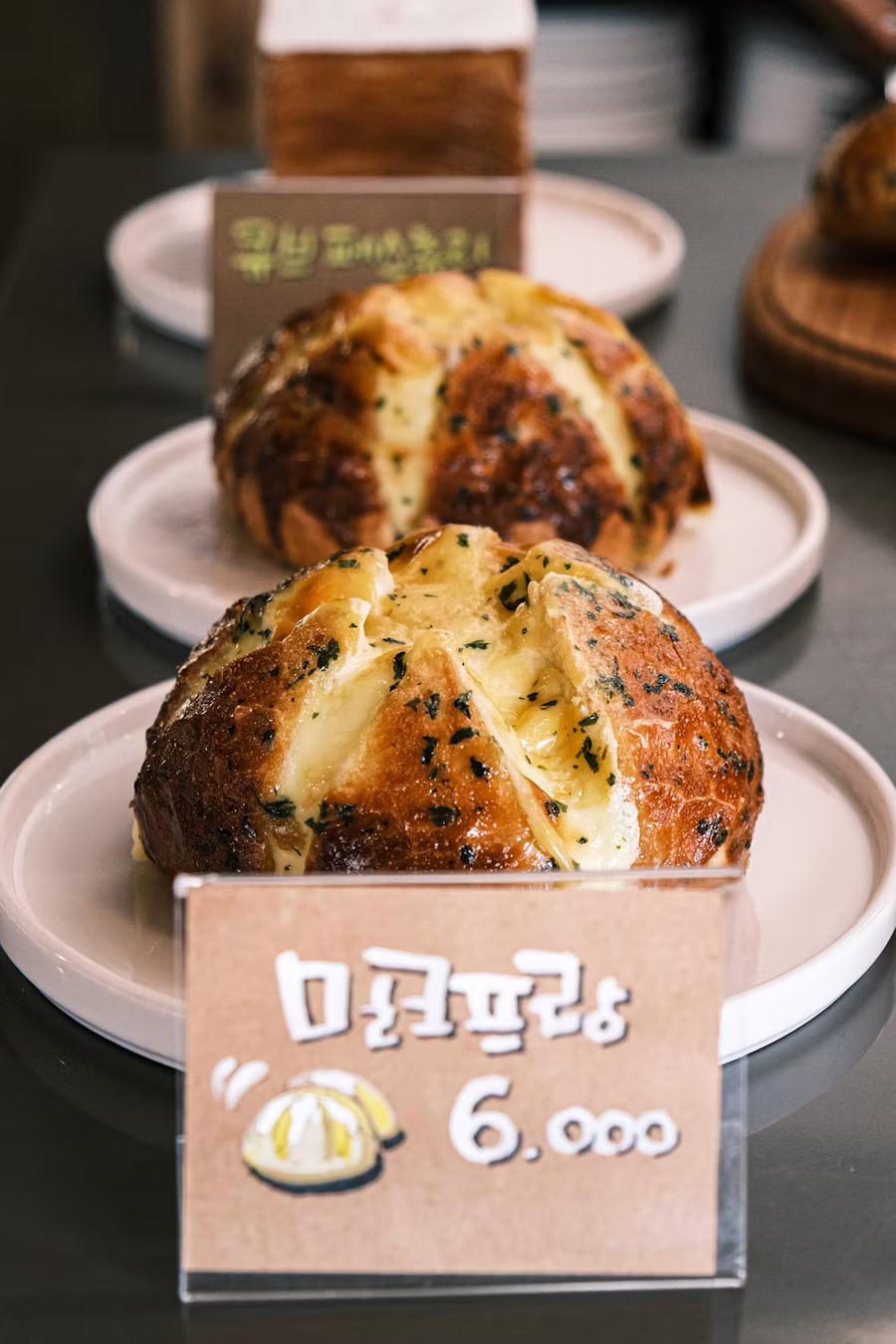 Korean Garlic Cream Cheese Bread: The Sweet-Savory Bakery Trend