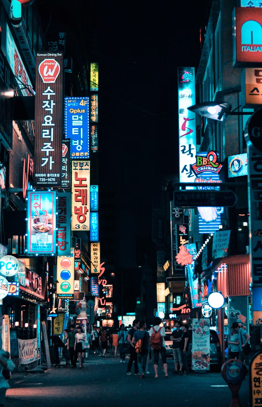 1. Seoul Streets Stay Busy Late at Night photo 1