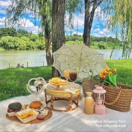 9. Have a Han River Picnic Before It Gets Too Cold