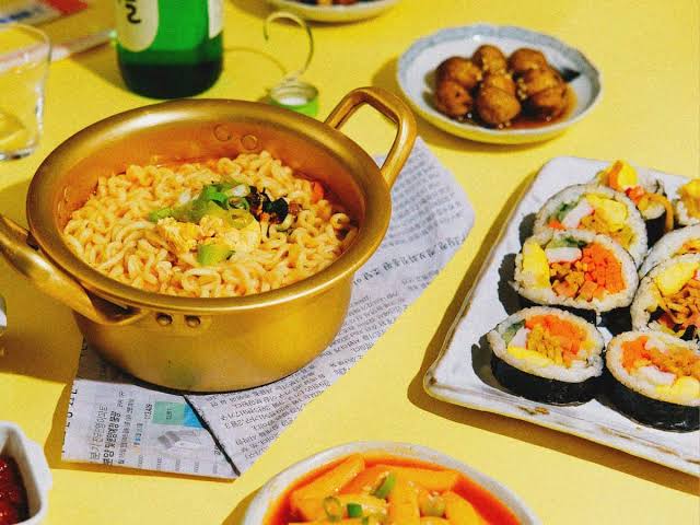 1. Kimbap and Ramyeon: The Classic Student Budget Meal
