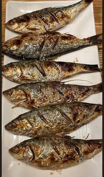 Grilled Korean jeoneo gizzard shad served in autumn