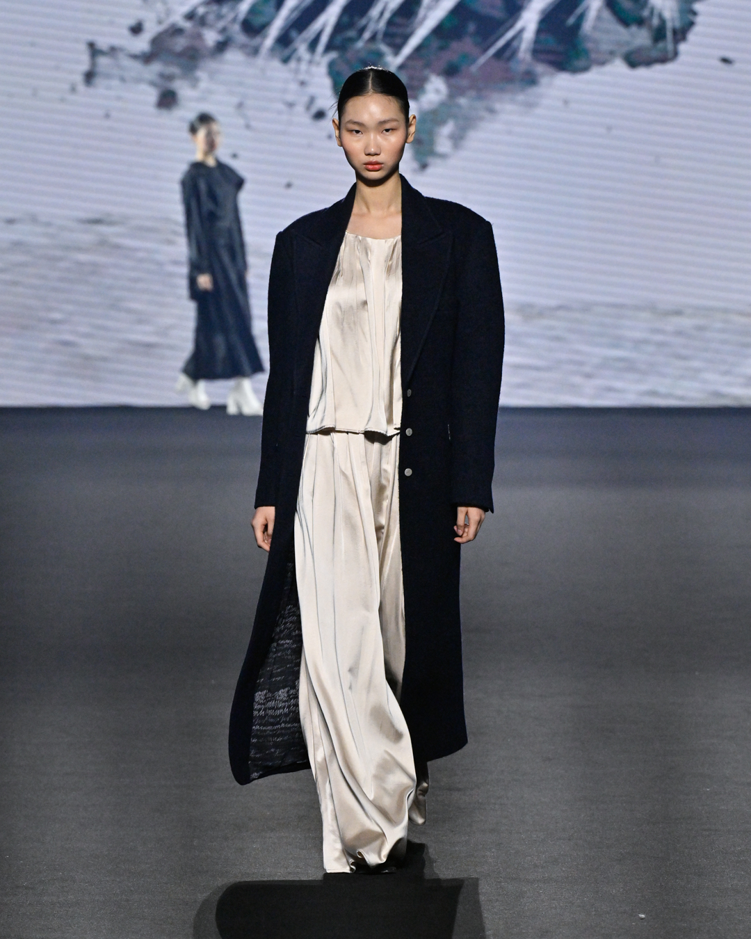 Warm November outfit with knitwear and coat in Seoul