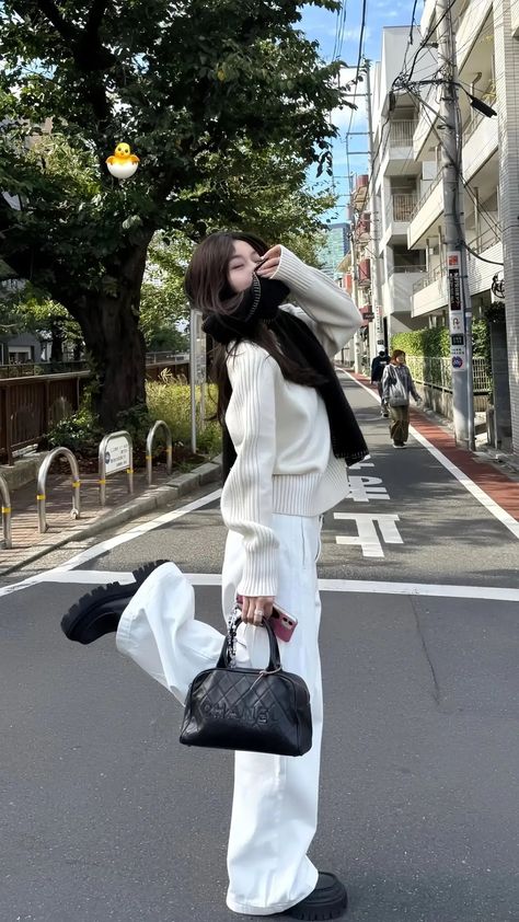 October autumn outfit with cardigan and jacket in Seoul