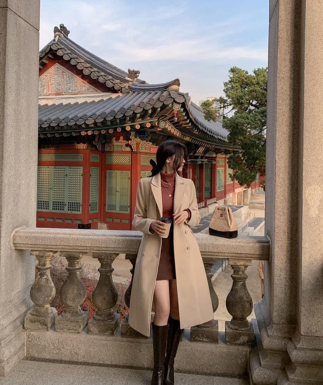 Autumn street fashion and layered outfits in Seoul