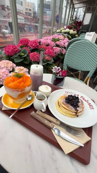 6. Find a Café for the Late-Night Part of the Date