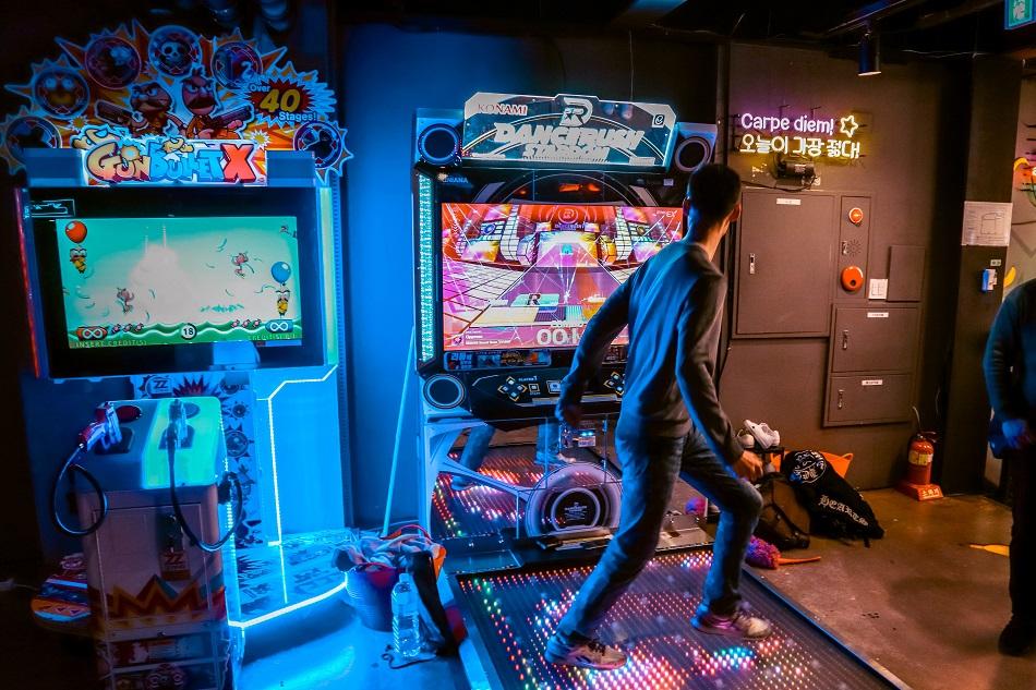 4. Go to an Arcade or Claw-Machine Shop