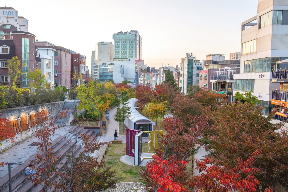 1. 11:00 AM: Arrive in Hongdae and Start Slowly