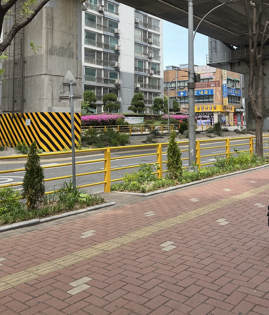 1. Walking Through Seongsu to Find Noppenssan