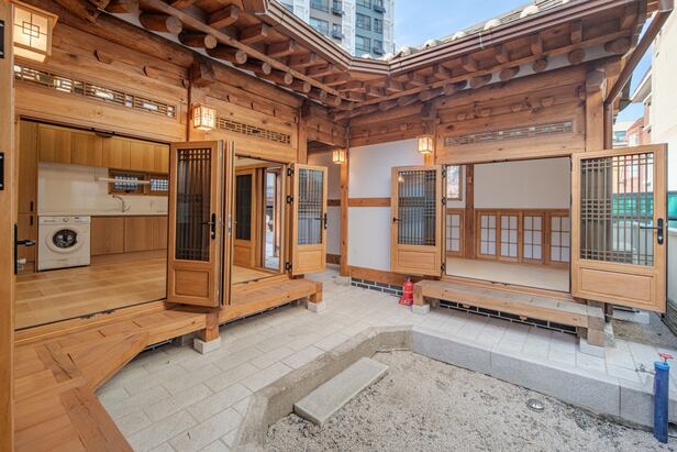 12. 한옥: Yes, You Can Live in a Traditional Korean House Too