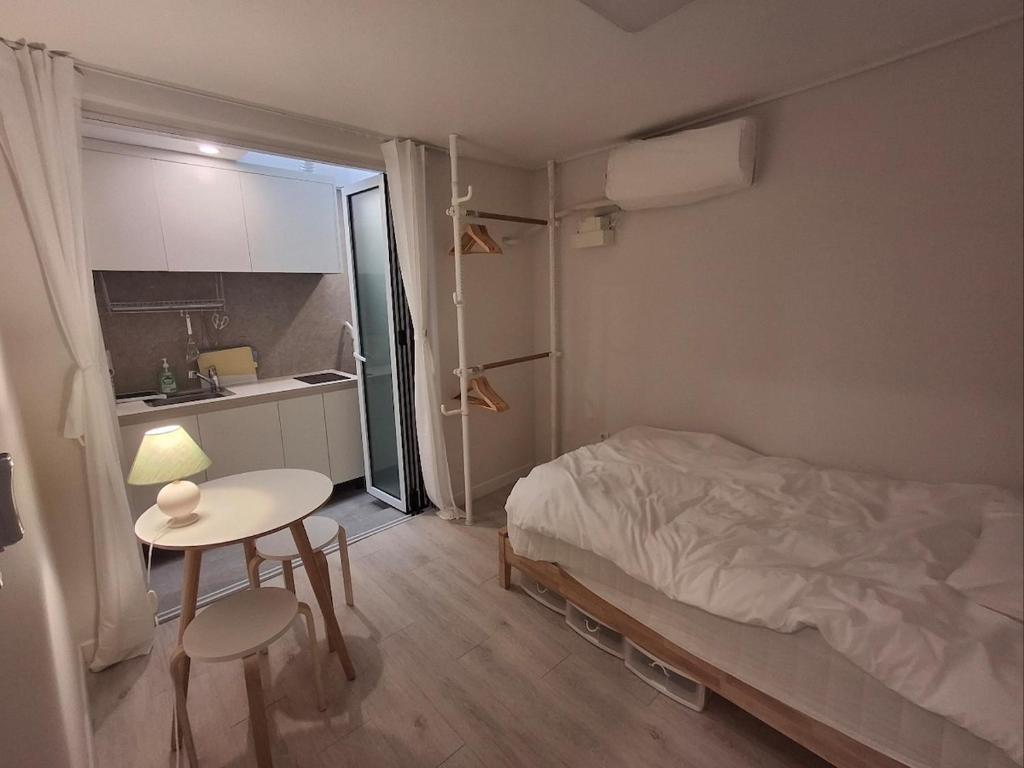2. 투룸: What Koreans Mean by a Two-Room