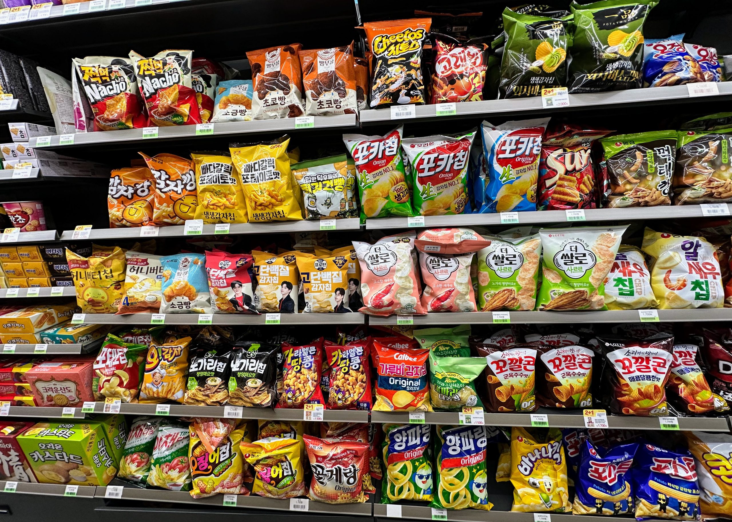 1. Korean Convenience Stores Feel Like Mini Food Courts photo 2
